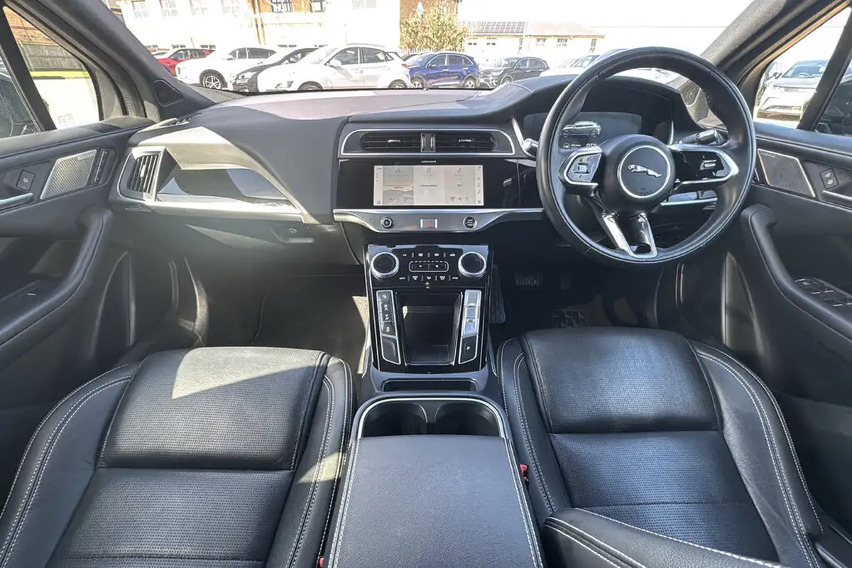 2021-jaguar-i-pace-ev400-black-big-8