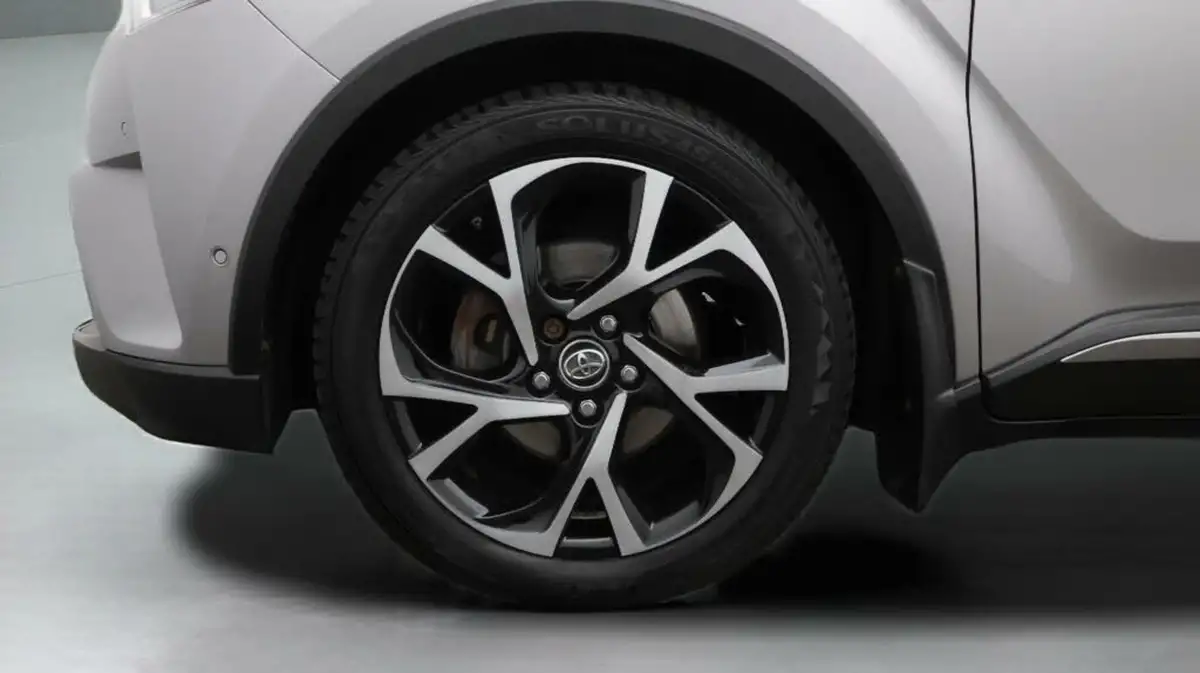 2017-toyota-c-hr-18-vvt-i-dynamic-big-18