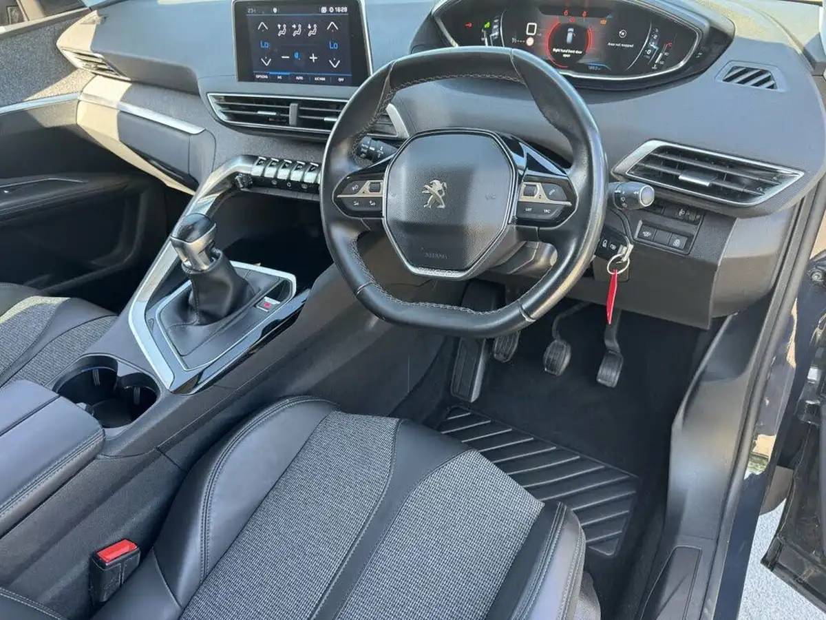 2018-peugeot-3008-suv-12-puretech-allure-big-10
