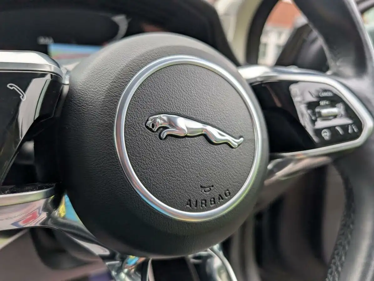 2019-jaguar-i-pace-ev400-se-big-34