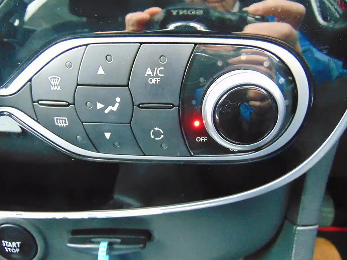 2016-renault-clio-09-tce-dynamique-s-nav-big-36