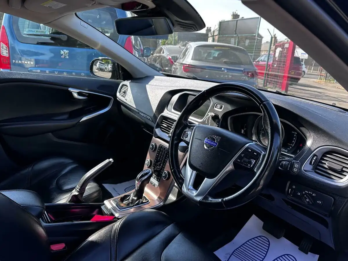 2014-volvo-v40-20td-d3-cross-country-lux-geartronic-big-12