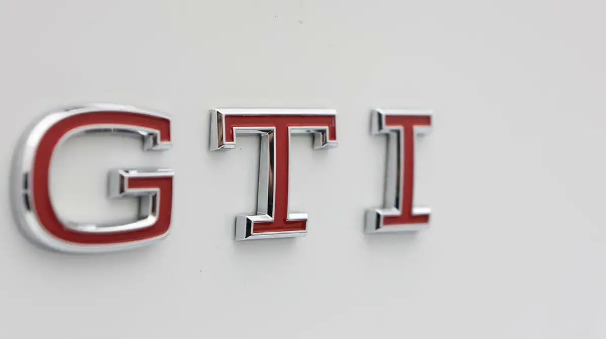 2024-volkswagen-golf-20-tsi-gti-245ps-big-20