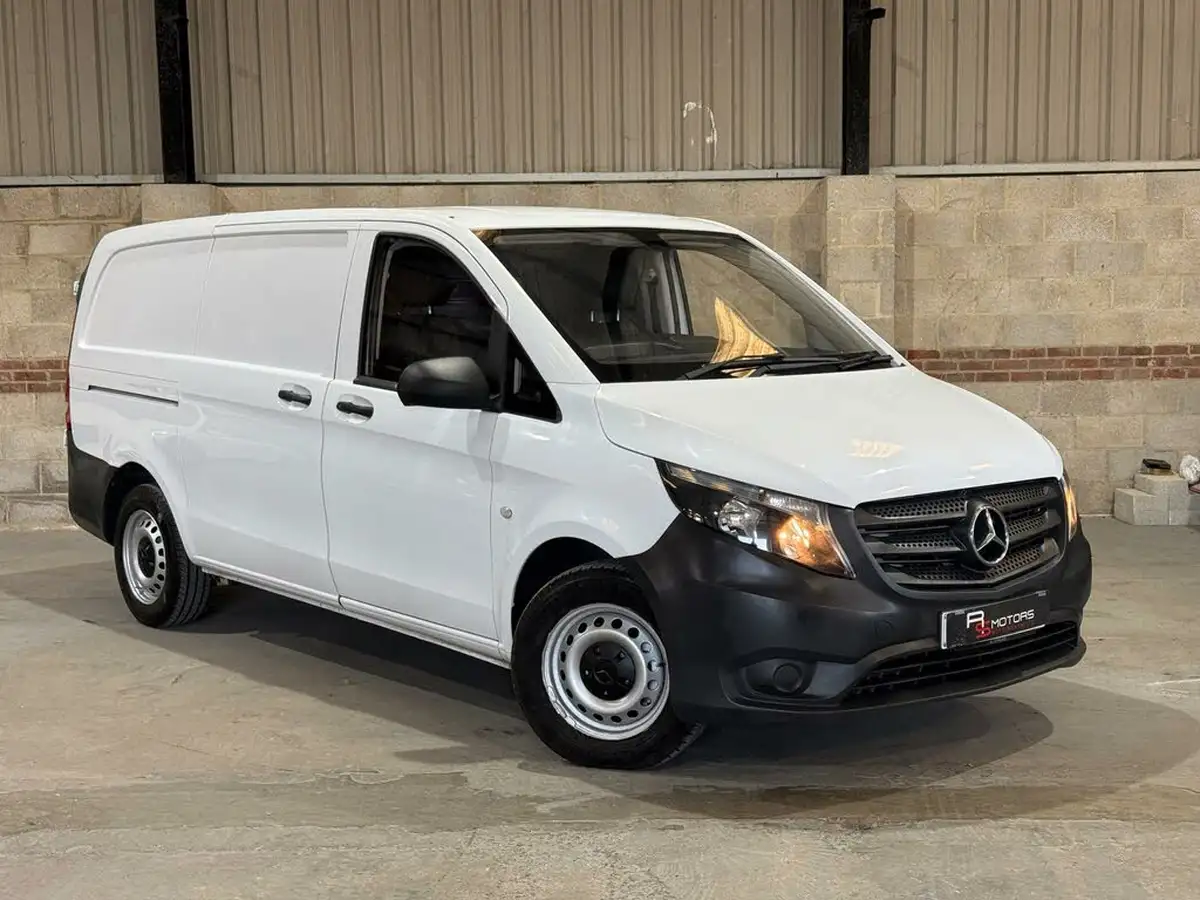 2017-mercedes-benz-vito-16cdi-111cdi-panel-extra-long-big-1
