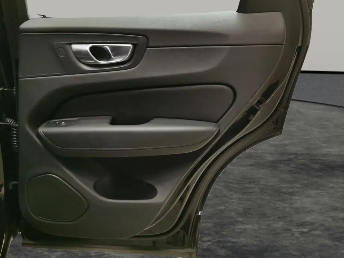 2023-volvo-xc60-20-b5-plus-big-36