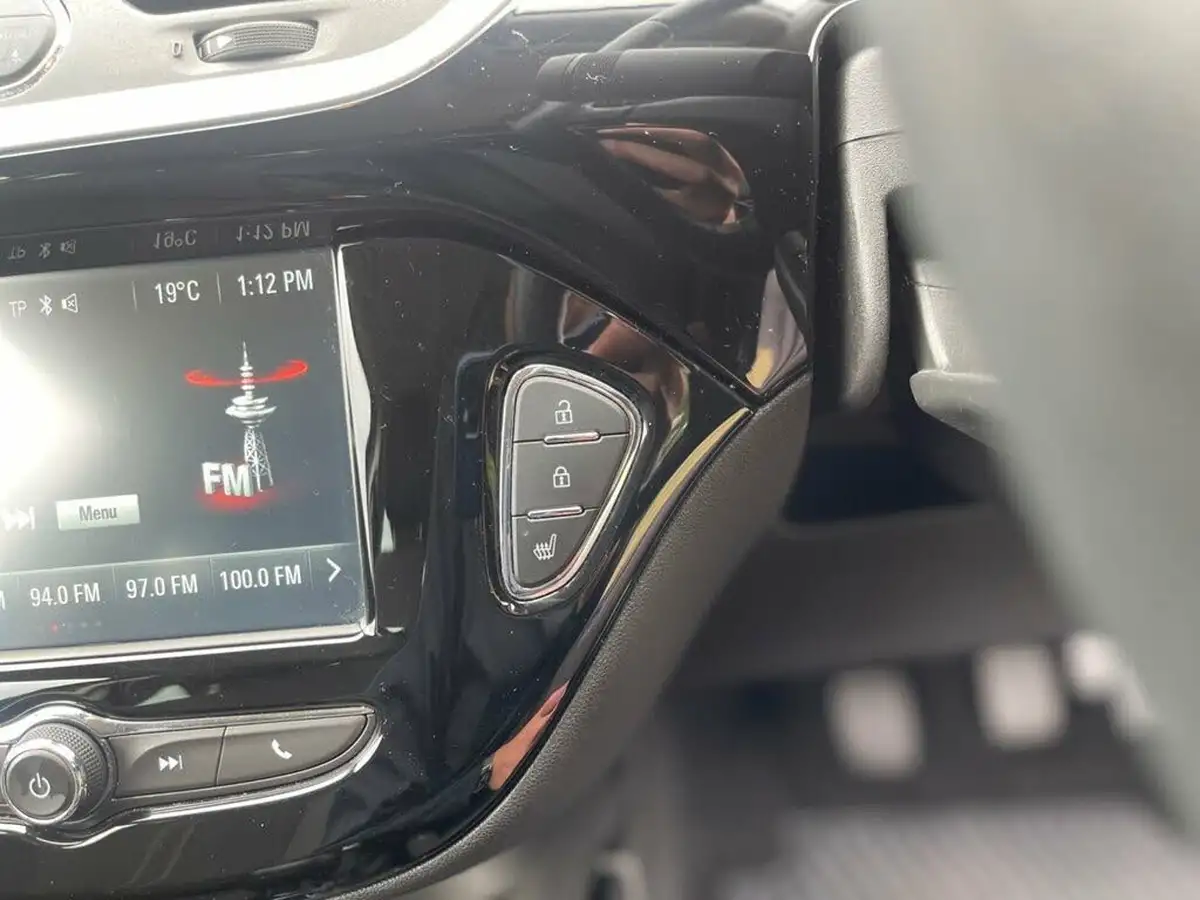 2019-vauxhall-corsa-14i-griffin-75ps-3d-big-12