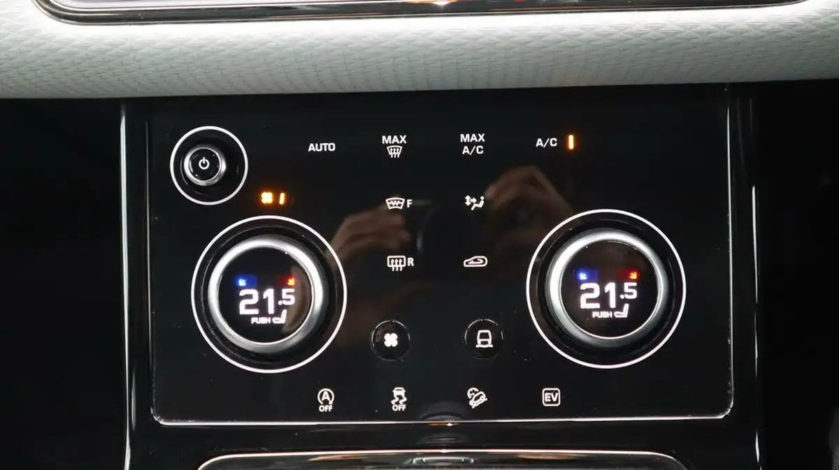 2021-land-rover-range-rover-evoque-15-p300e-r-dynamic-s-big-11