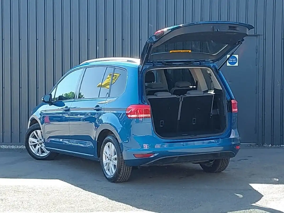 2021-volkswagen-touran-15-tsi-se-family-big-11