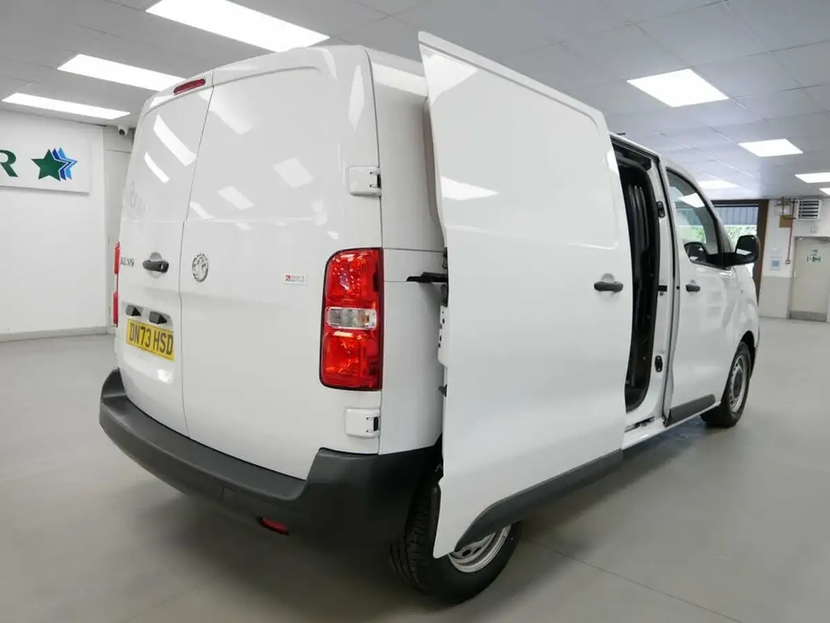 2023-vauxhall-vivaro-15td-2900-l1h1-prime-big-31