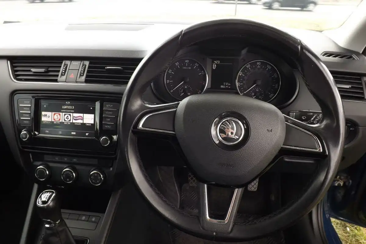 2016-skoda-octavia-10-tsi-s-hatchback-big-22