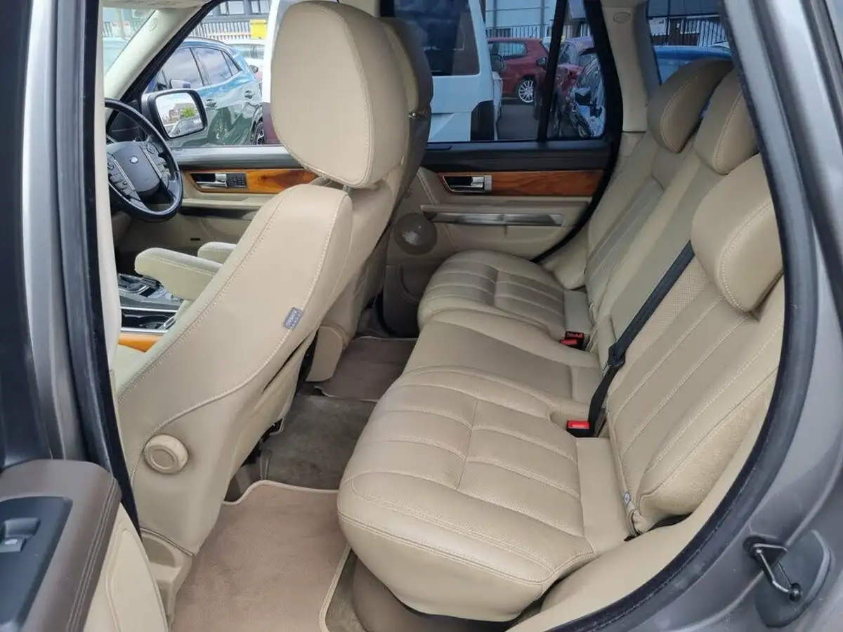 2011-land-rover-range-rover-sport-50-hse-big-6