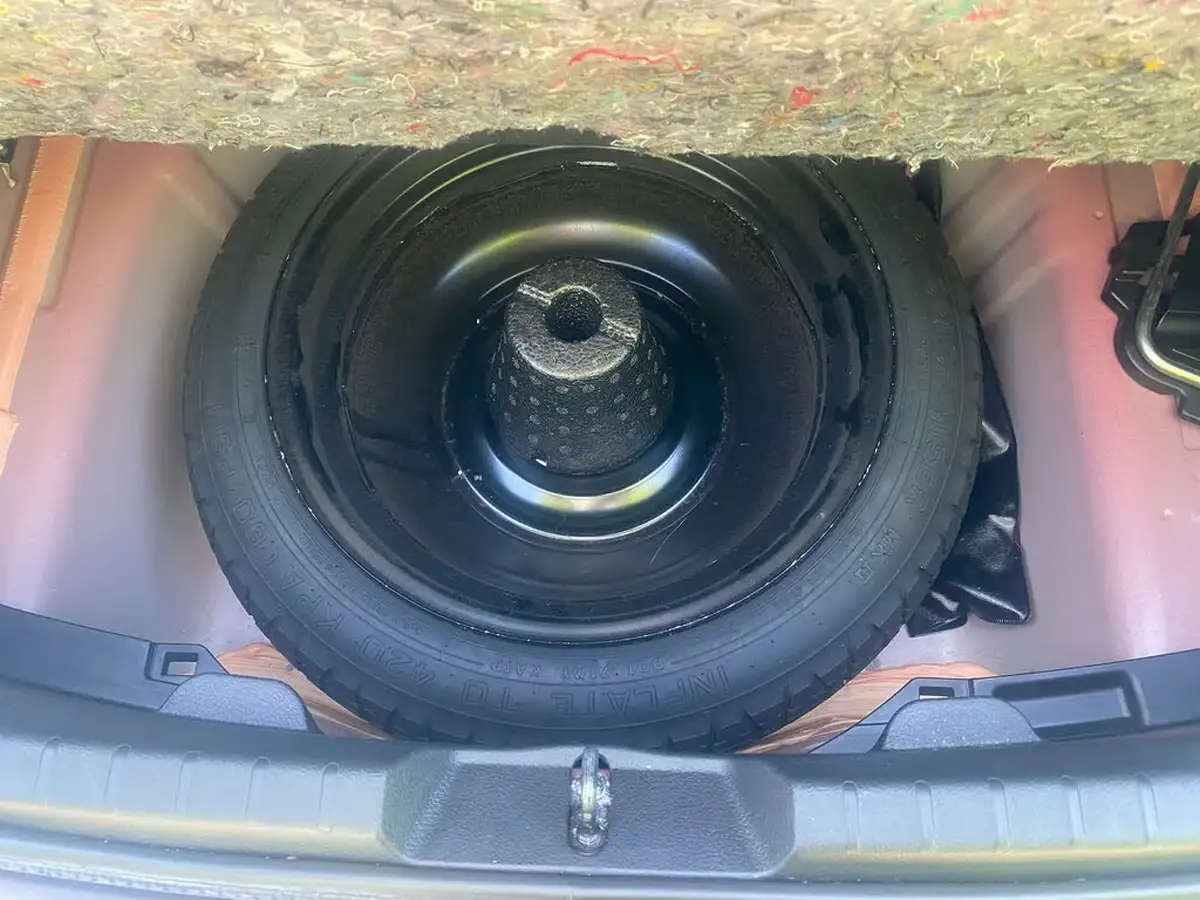 2019-toyota-yaris-15-vvt-i-icon-tech-111bhp-1496cc-big-9