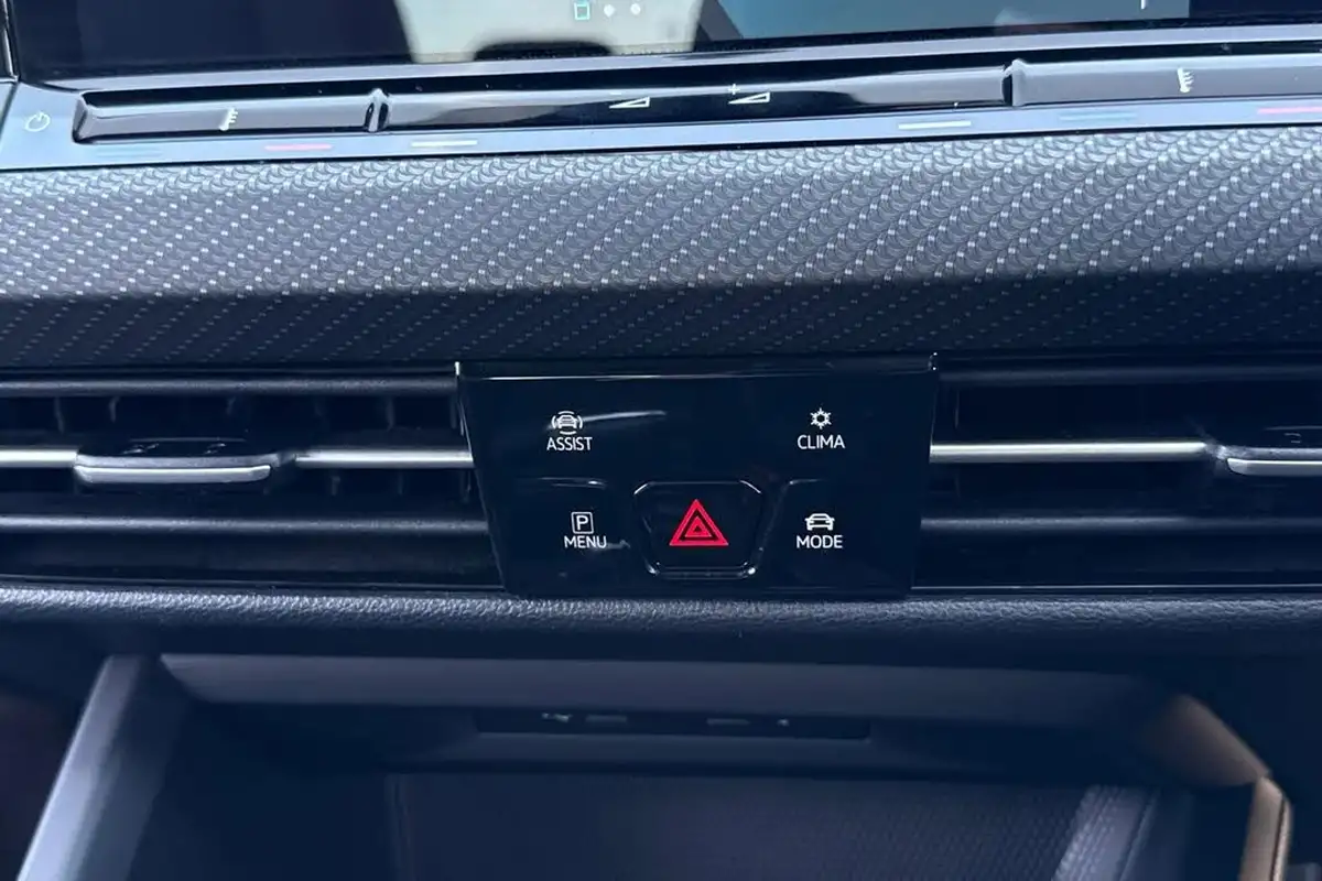 2022-volkswagen-golf-15-tsi-r-line-130ps-hatchback-big-51