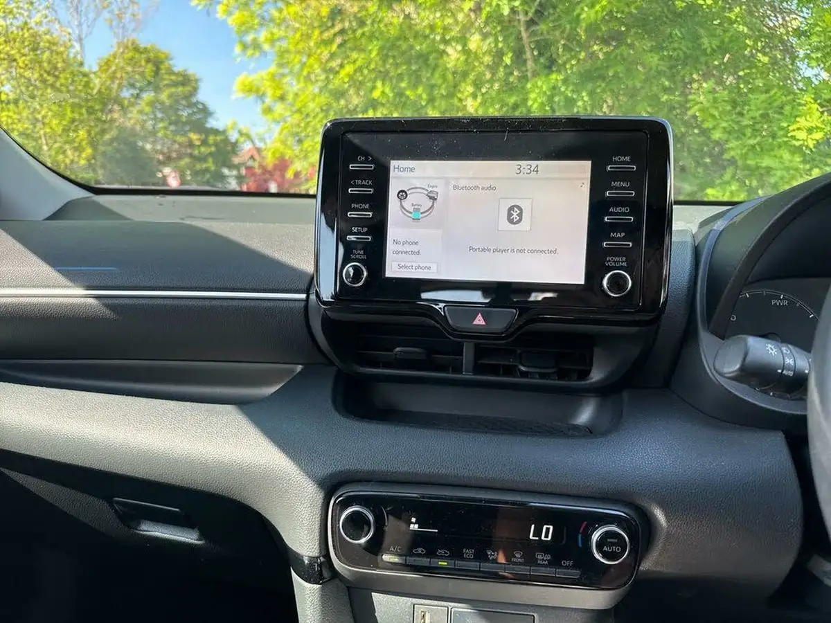 2023-toyota-yaris-15-vvt-i-icon-big-19