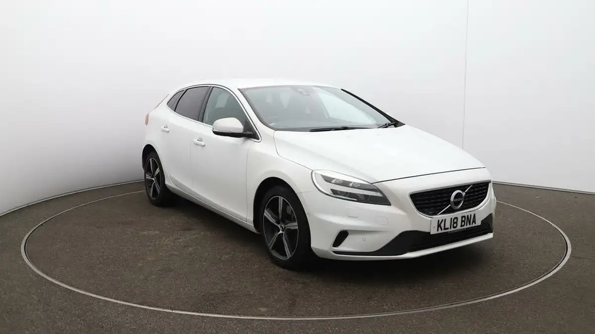 2018-volvo-v40-15-t2-r-design-nav-plus-big-43