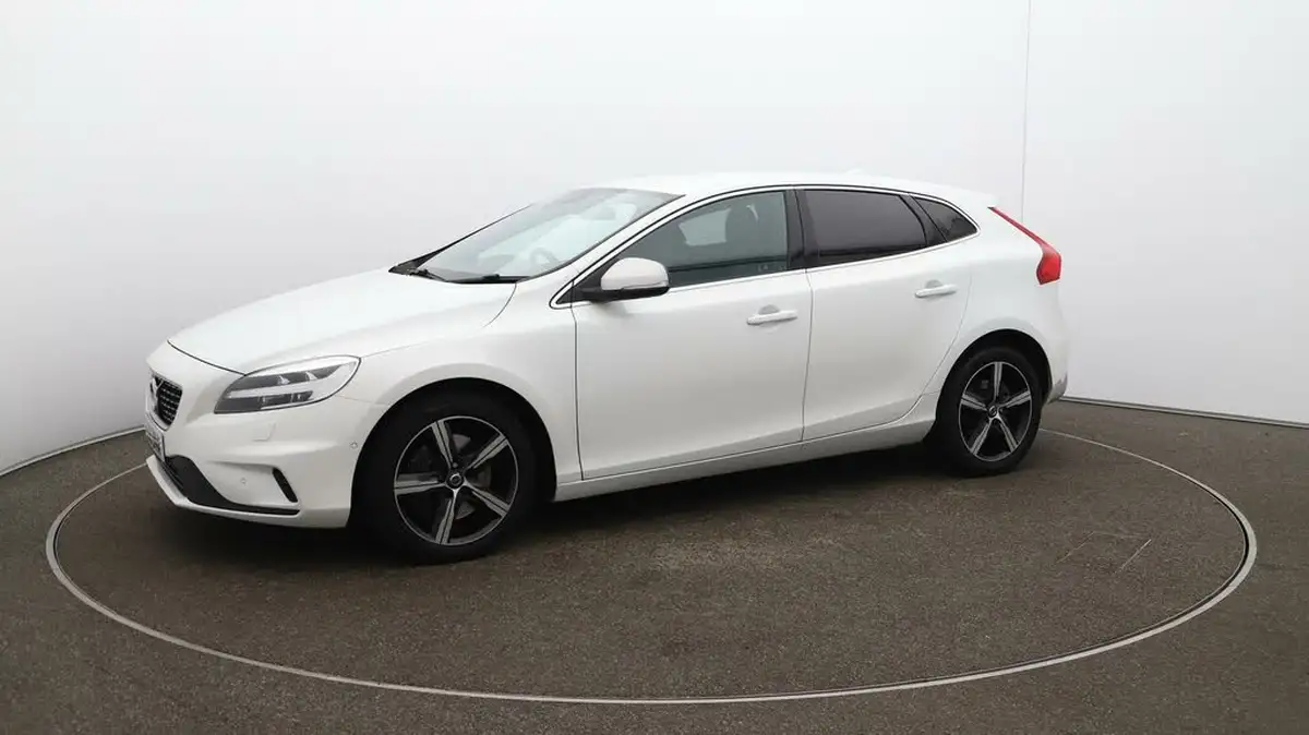 2018-volvo-v40-15-t2-r-design-nav-plus-big-67