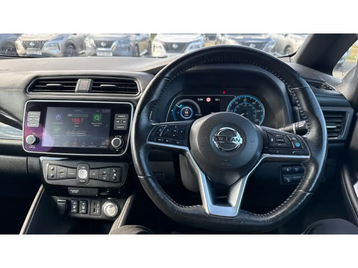 2021-nissan-leaf-e-tekna-big-33