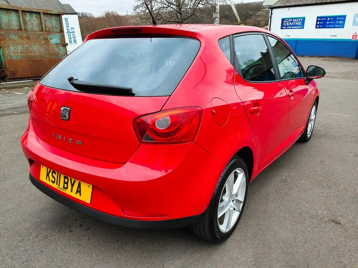 2011-seat-ibiza-14-sport-hatchback-5d-big-5