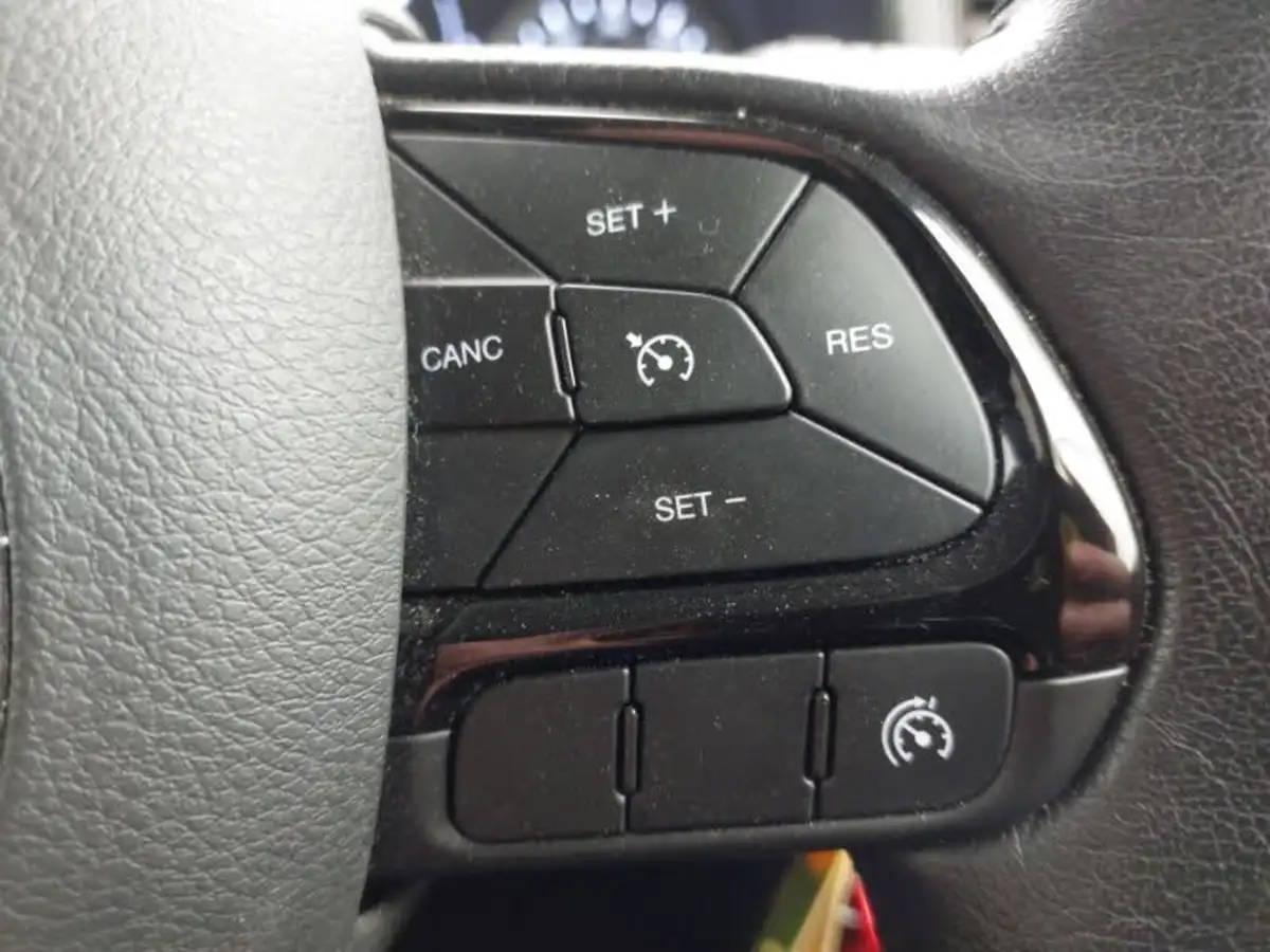 2020-jeep-renegade-10-gse-night-eagle-big-12