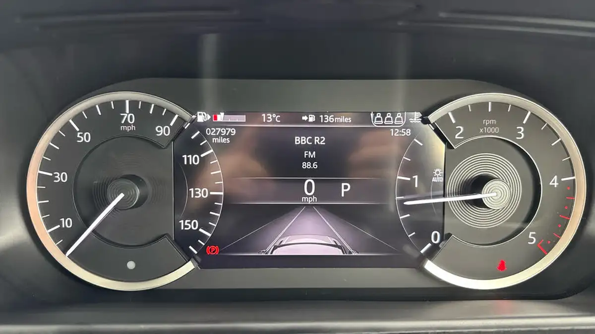 2022-land-rover-range-rover-velar-20-d200-velar-big-12