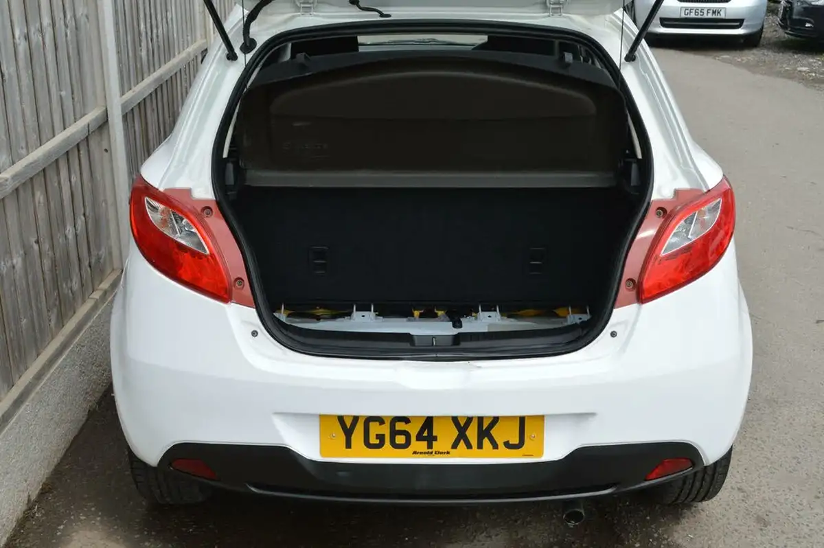 2014-mazda-mazda2-13-se-air-con-big-8