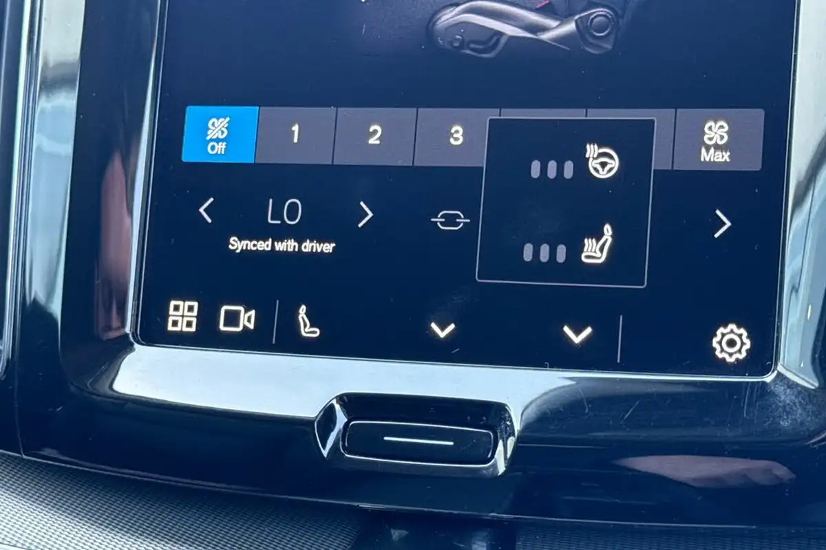 2024-volvo-xc60-20-b5-plus-big-22