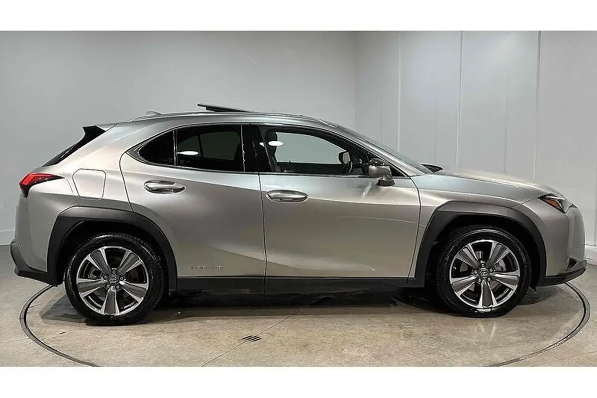 2021-lexus-ux-300e-e-ux-big-4