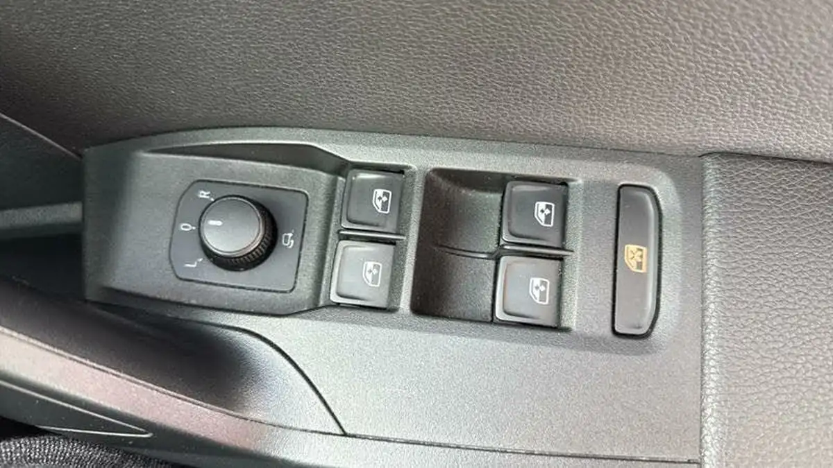 2019-seat-arona-10-tsi-fr-sport-ss-big-13