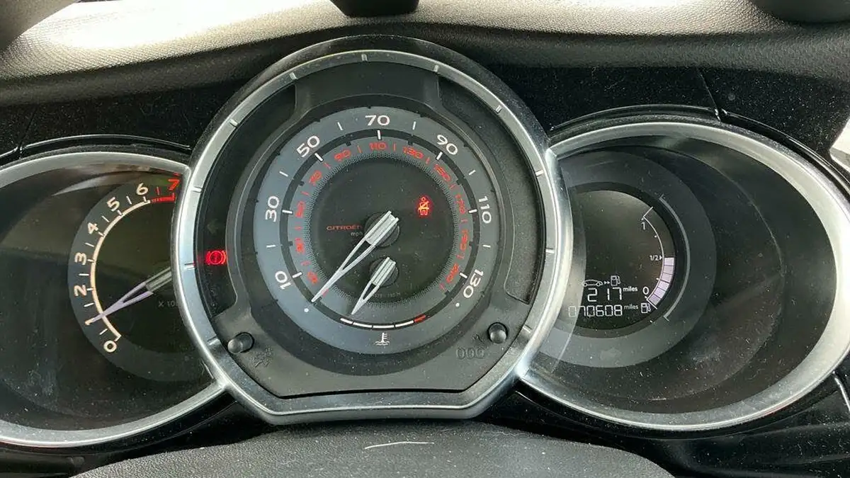 2014-citroen-ds3-16-dstyle-plus-vti-120bhp-big-8