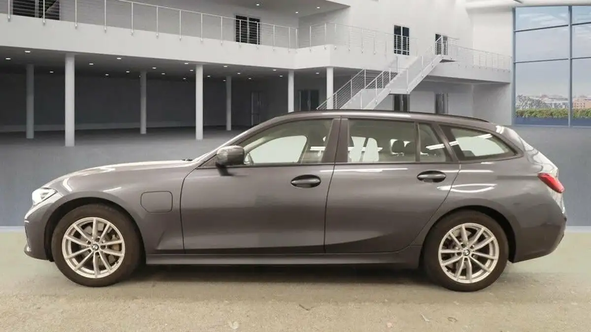 2021-bmw-3-series-20-330e-se-pro-touring-5d-big-11
