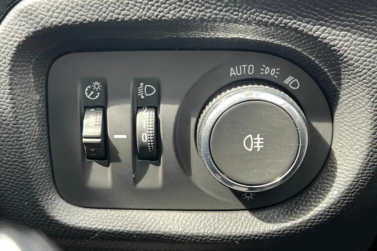 2021-vauxhall-corsa-12-turbo-se-edition-big-24