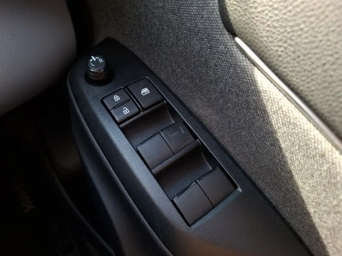 2022-toyota-yaris-cross-15-vvt-i-icon-big-16
