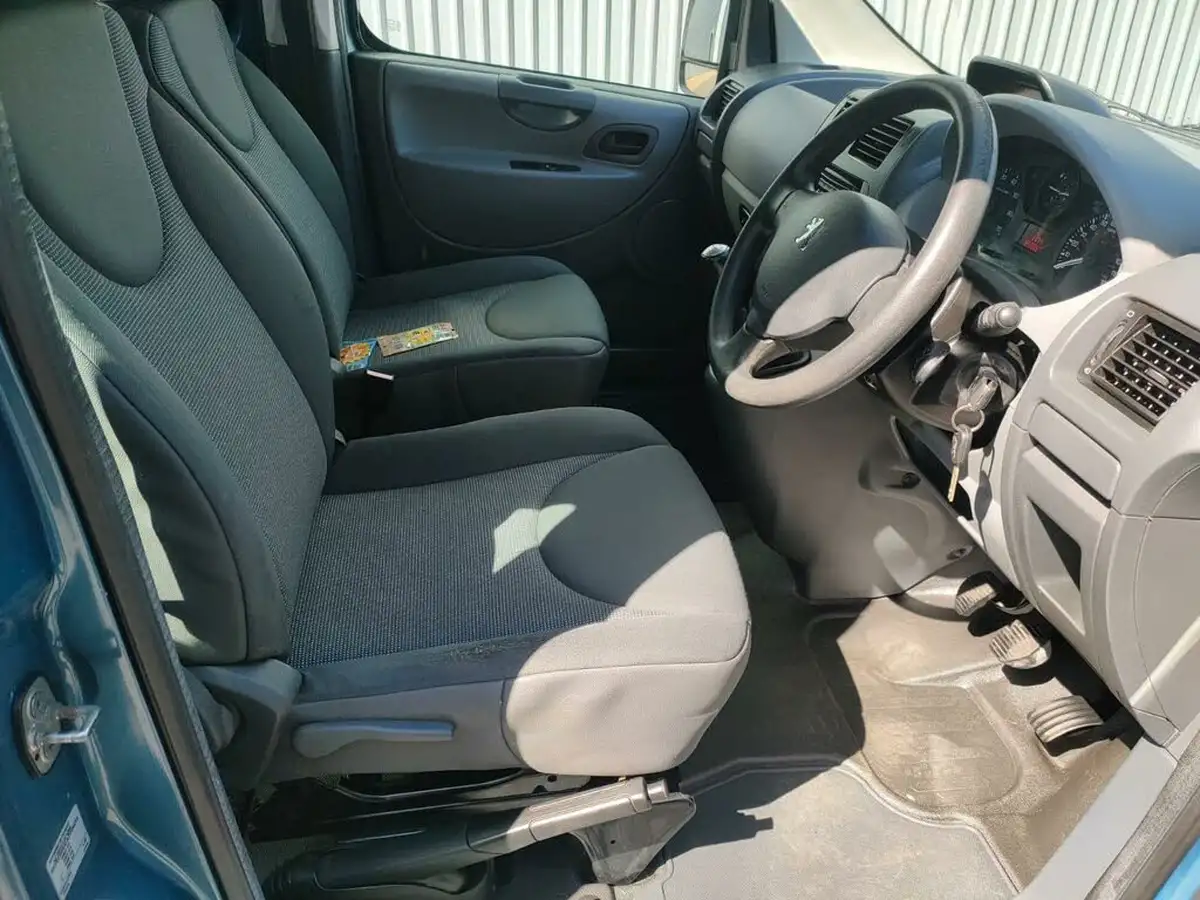 2011-peugeot-expert-tepee-16td-tepee-comfort-l2-big-19