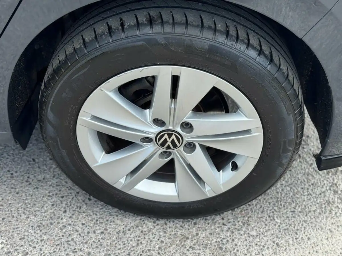 2022-volkswagen-golf-10-etsi-life-hatchback-big-15