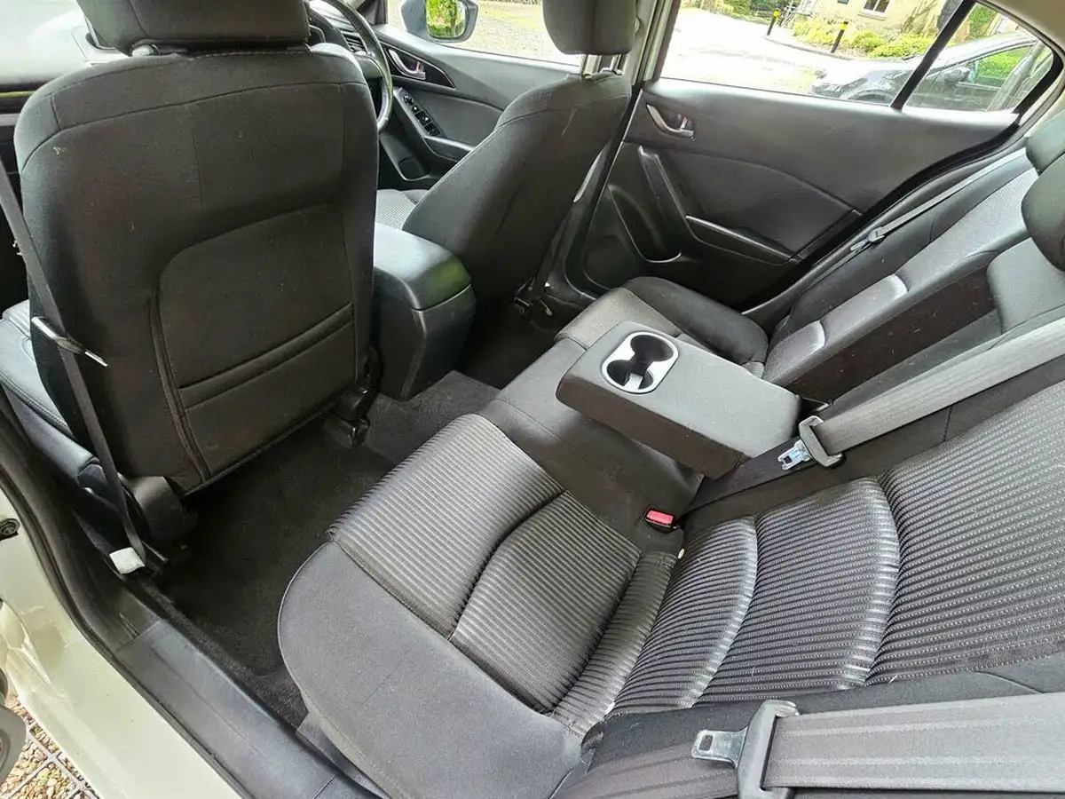 2015-mazda-mazda3-20-se-hatchback-5d-big-25