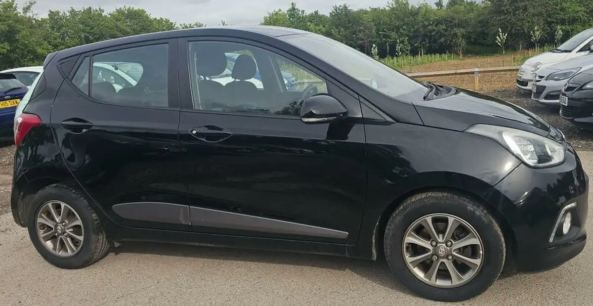 2015-hyundai-i10-12-premium-big-0