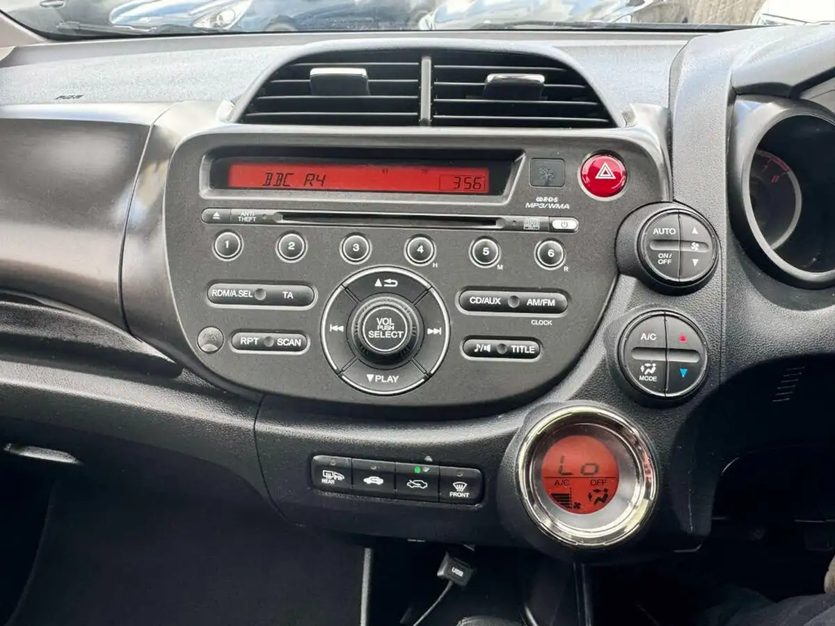 2014-honda-jazz-14-exl-cvt-big-14