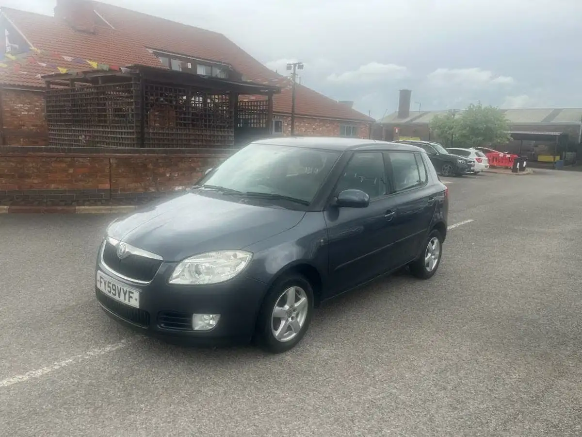 2009-skoda-fabia-14td-greenline-hatchback-big-2
