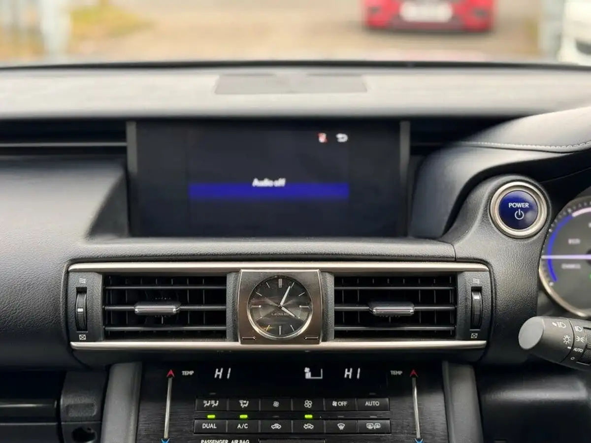 2017-lexus-is-300h-25-advance-big-15