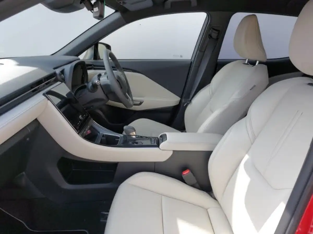 2024-lexus-lbx-15-premium-big-4