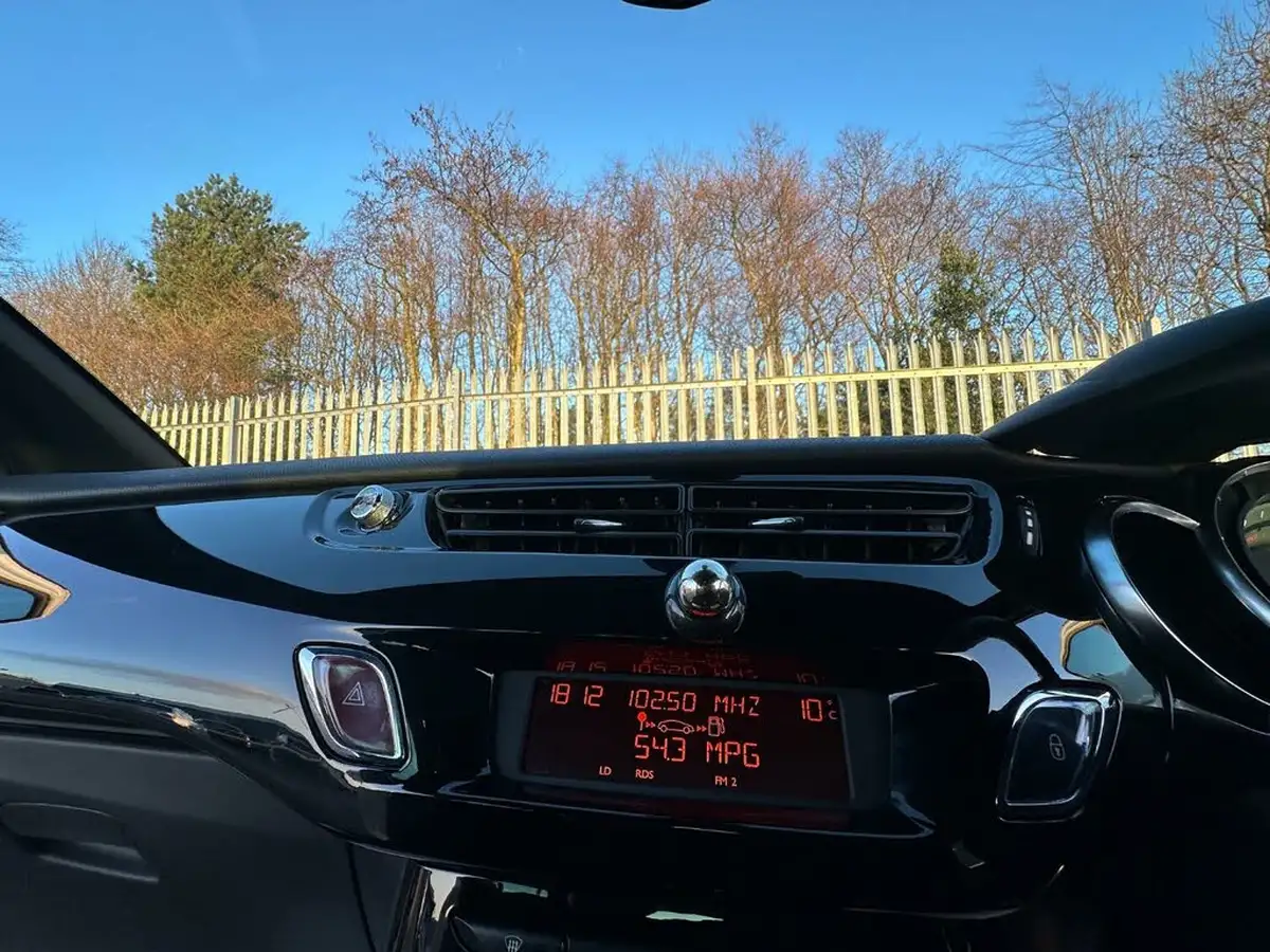 2013-citroen-ds3-16e-hdi-dstyle-plus-airdream-big-12