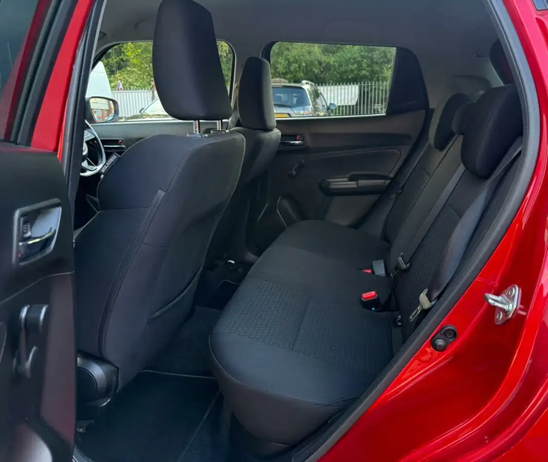 2019-suzuki-swift-12-dualjet-attitude-big-26