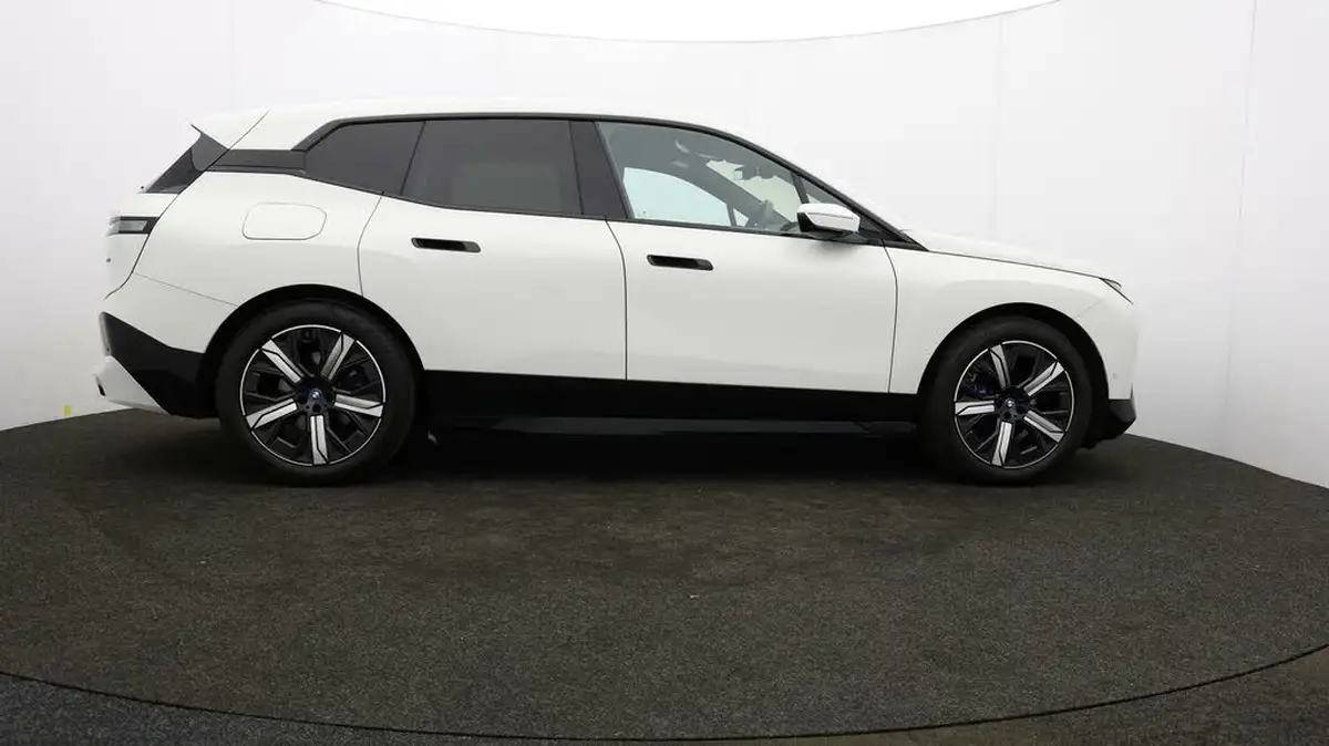 2022-bmw-ix-e-xdrive-40-m-sport-big-37