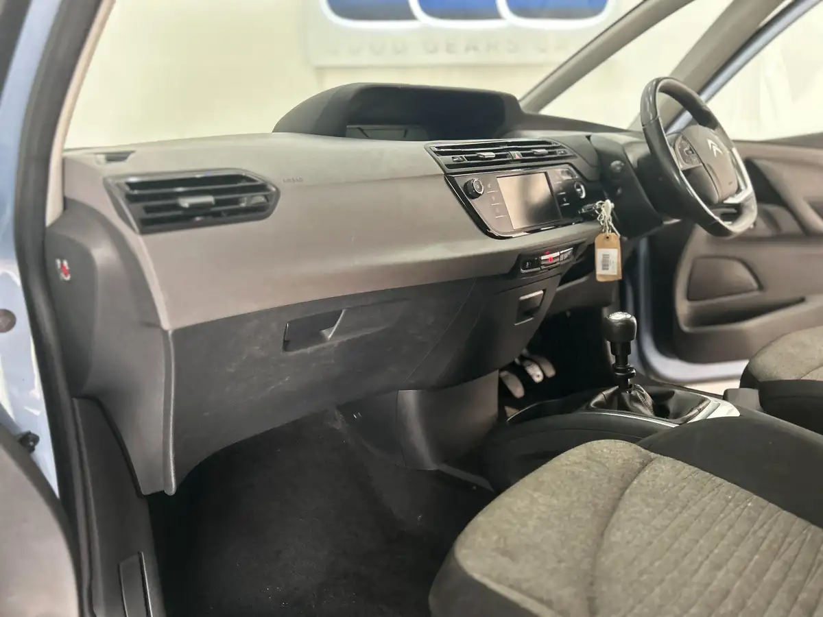 2016-citroen-grand-c4-picasso-16bluehdi-selection-big-17