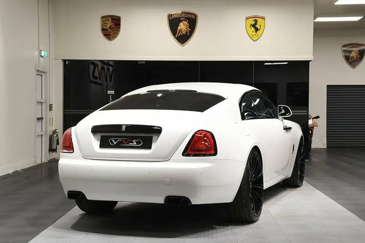 2017-rolls-royce-wraith-66-no-trim-big-2
