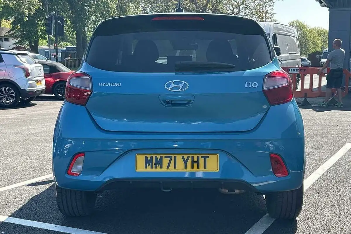 2022-hyundai-i10-12-premium-auto-big-7