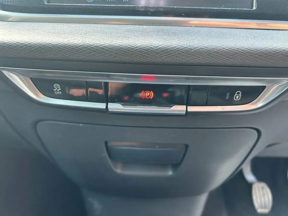 2014-citroen-grand-c4-picasso-16e-hdi-exclusive-big-31