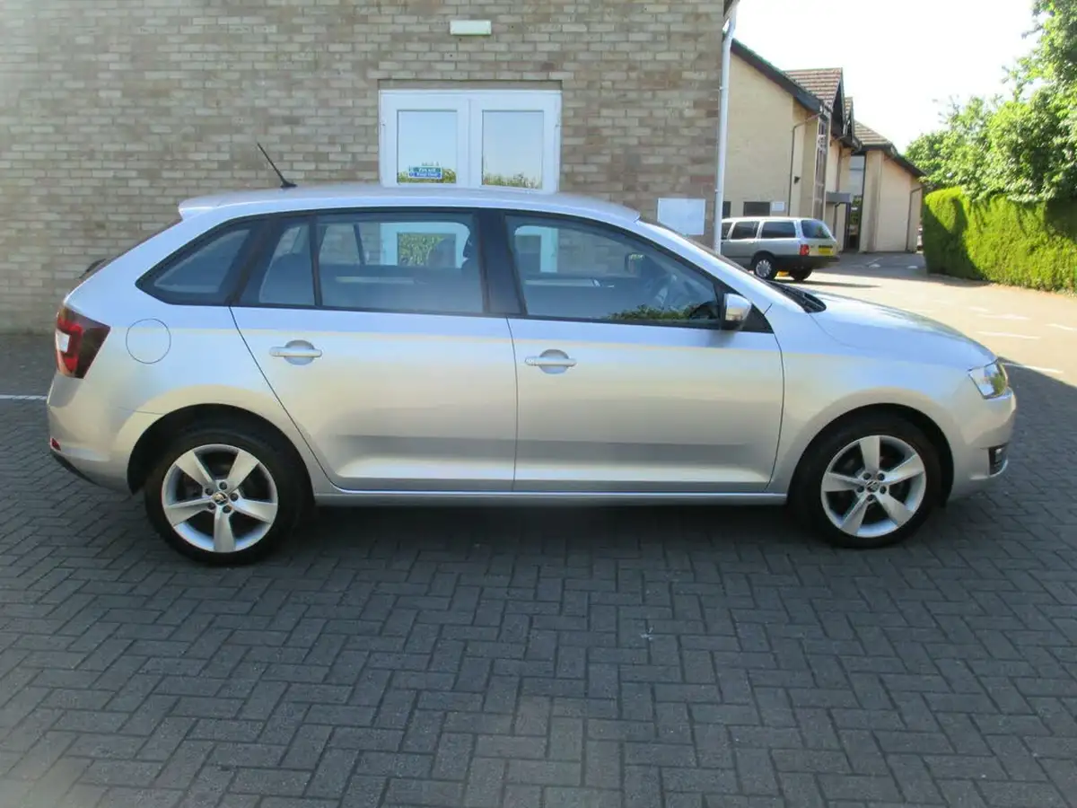 2018-skoda-rapid-spaceback-10-tsi-se-tech-95ps-ss-big-5
