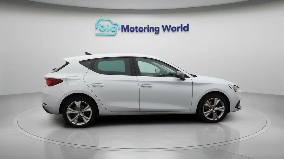 2021-seat-leon-14-e-hybrid-fr-hatchback-big-8