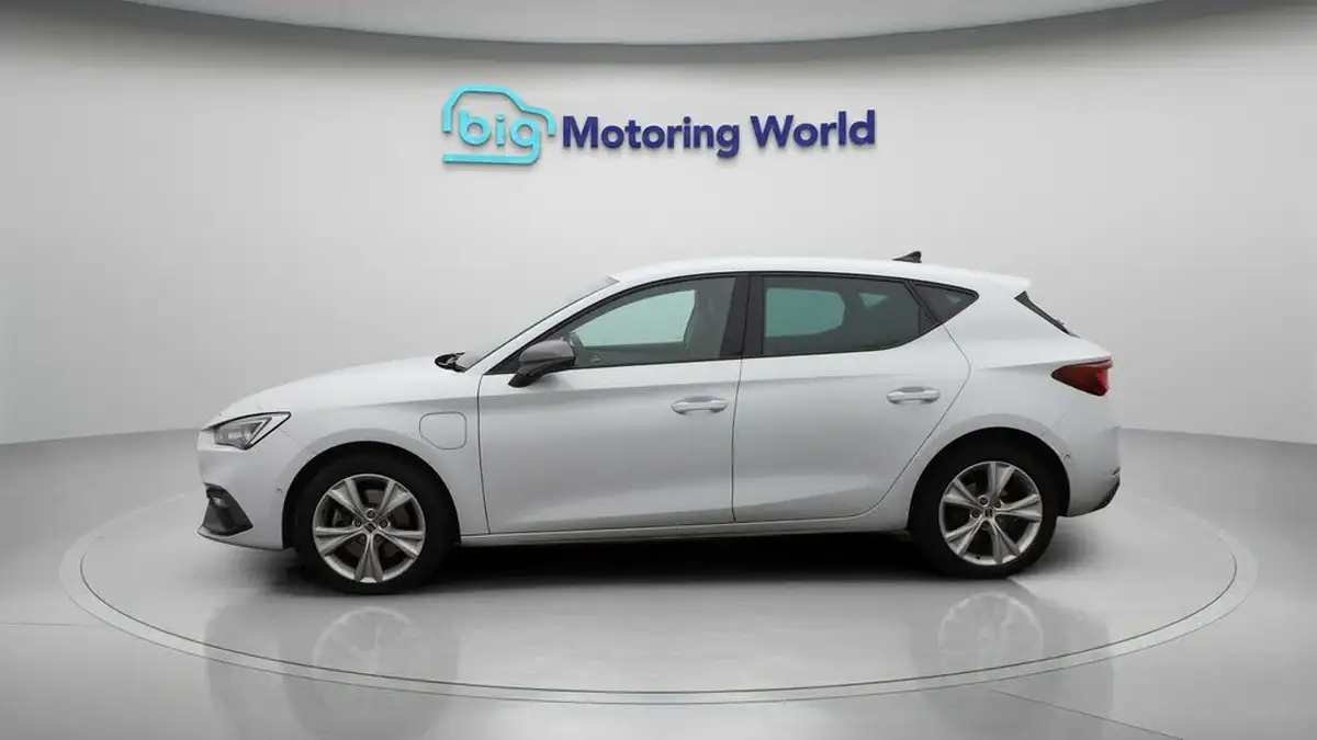 2021-seat-leon-14-e-hybrid-fr-hatchback-big-4